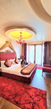 q hotel
