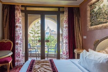 q hotel