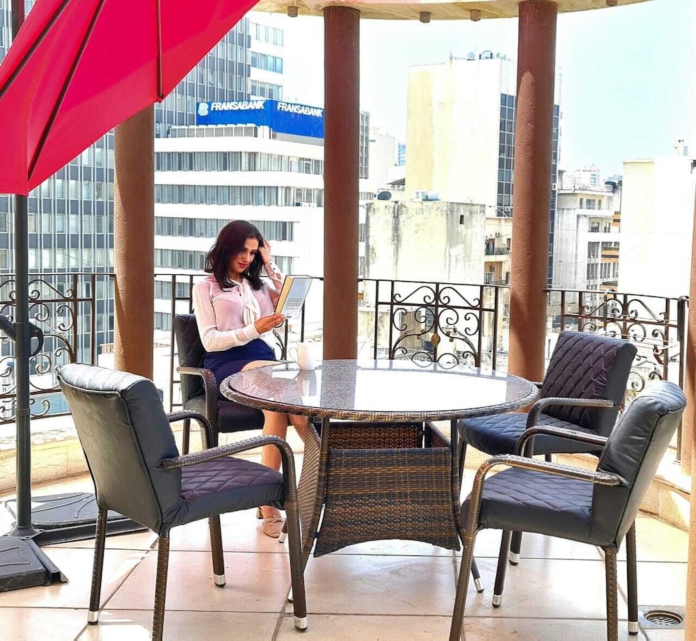 q hotel