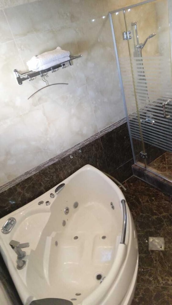 q hotel
