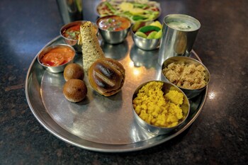 hotel sawamani and restaurant