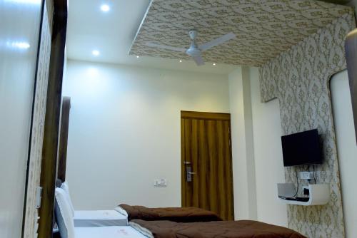 hotel pushpak satara