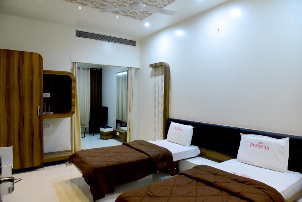 hotel pushpak satara