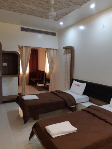 hotel pushpak satara