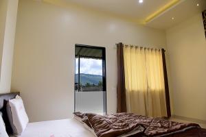 hotel pushpak satara