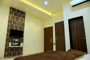 hotel pushpak satara