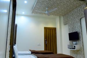 hotel pushpak satara