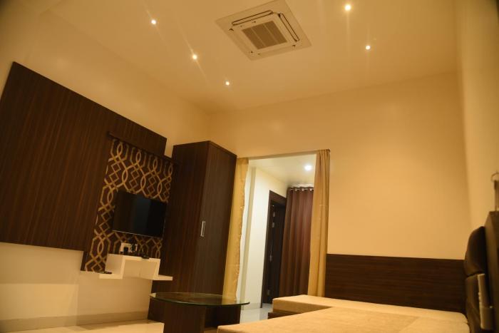 hotel pushpak satara