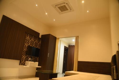 hotel pushpak satara