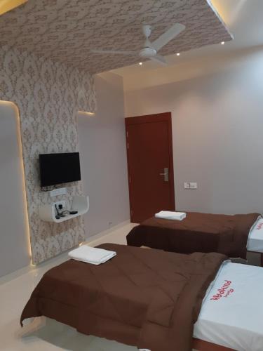 hotel pushpak satara