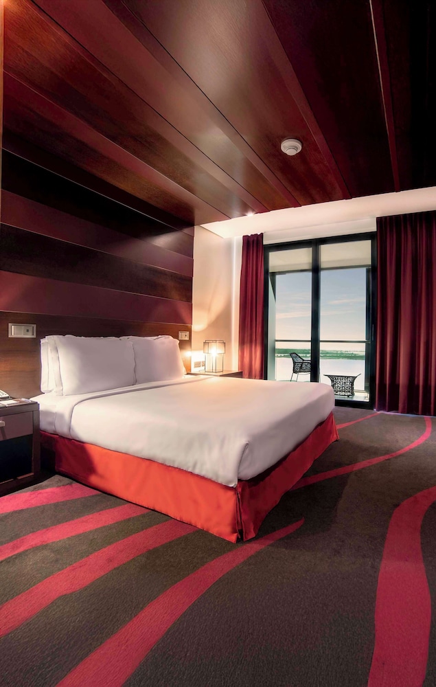 yas plaza mangroves by ihg