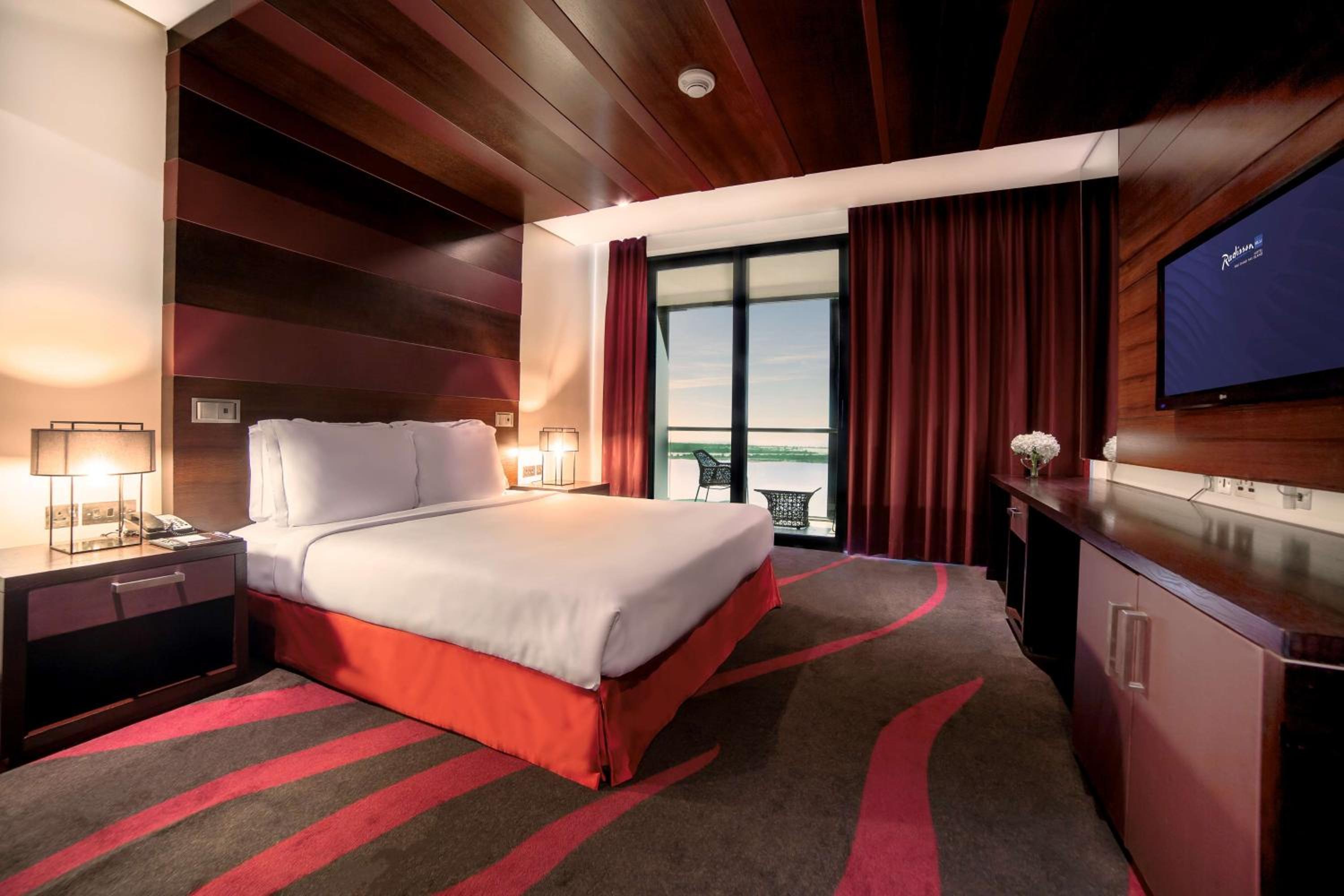yas plaza mangroves by ihg
