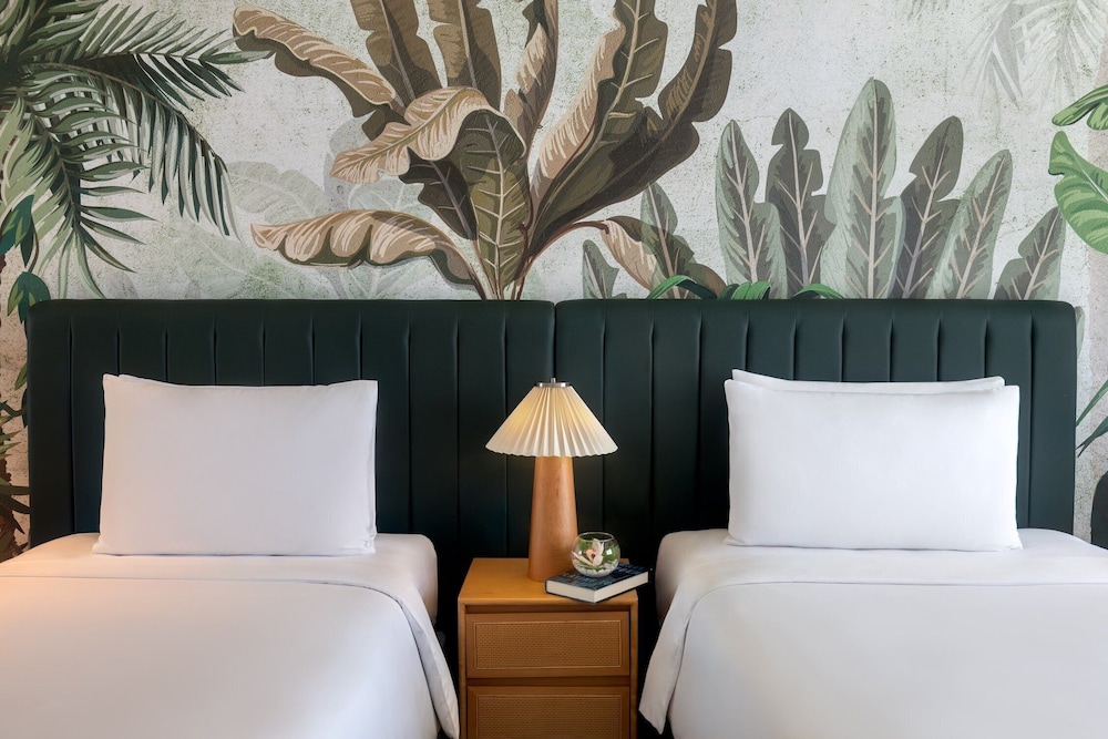 yas plaza mangroves by ihg