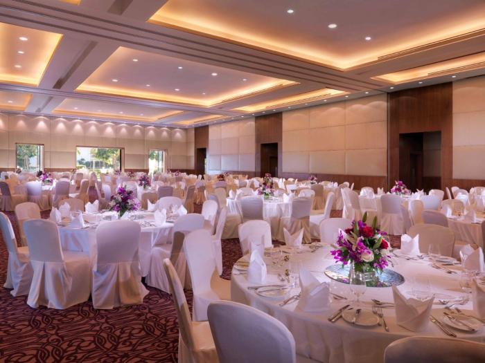 yas plaza mangroves by ihg