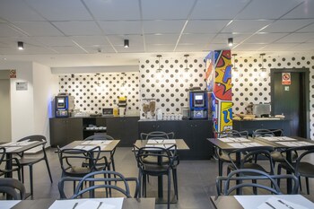 casual pop art hotel