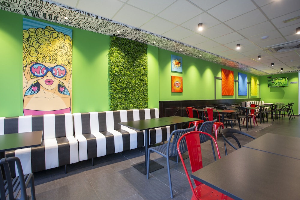 casual pop art hotel