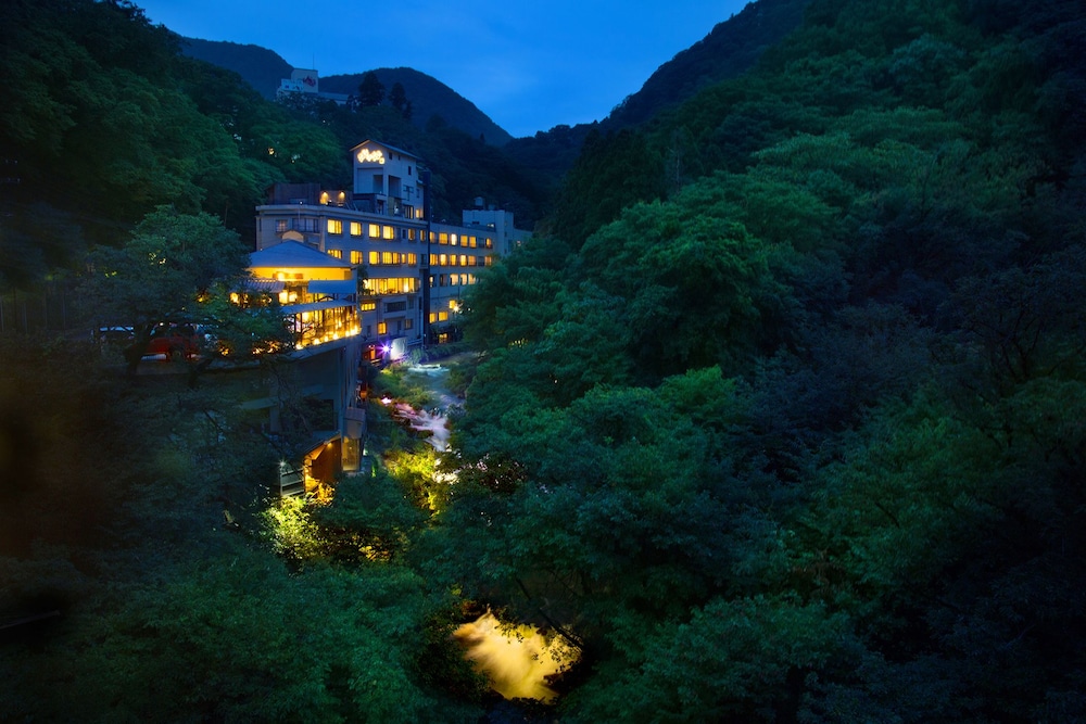 aizu higashiyama onsen tsuki no akari