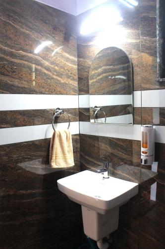 arabian nights munnar