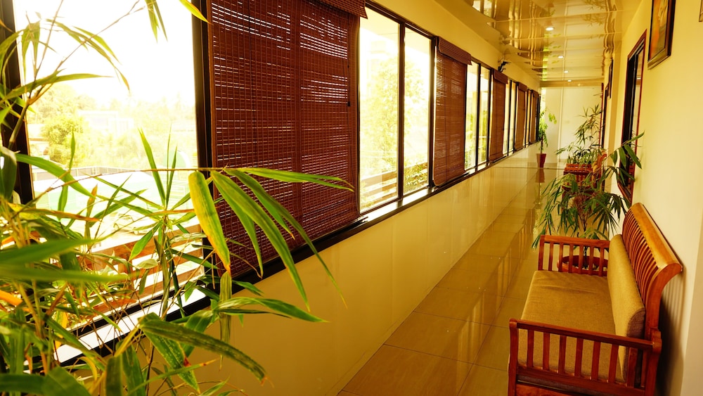 thayamkerys royal inn