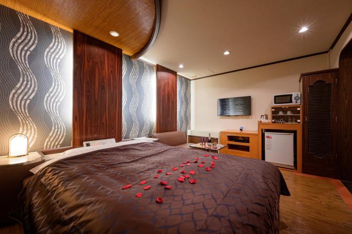 hotel metro adult only