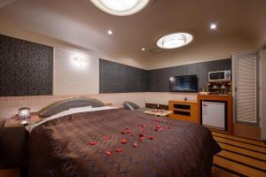 hotel metro adult only