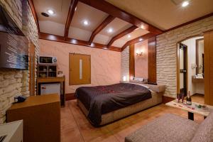 hotel metro adult only