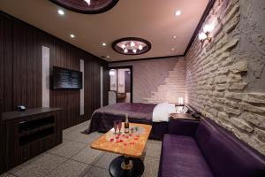 hotel metro adult only