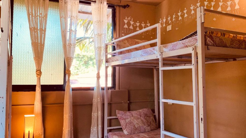 rootsvilla hostel goa