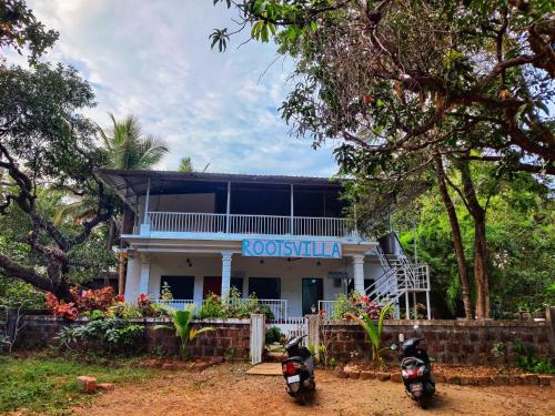 rootsvilla hostel goa