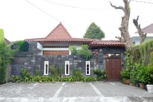 puri langenarjan guest house
