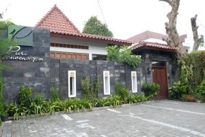 puri langenarjan guest house