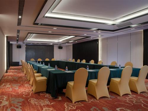 vienna international hotel guangxi guilin diecai wanda high speed railway station