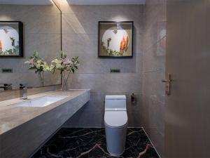 vienna international hotel guangxi guilin diecai wanda high speed railway station