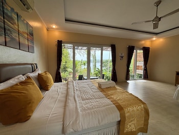 the hawks nest resort