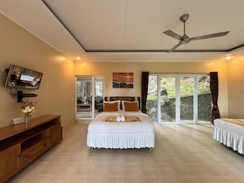 the hawks nest resort