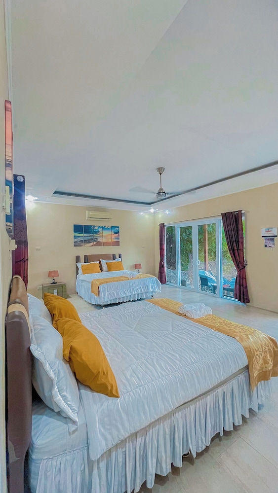 the hawks nest resort