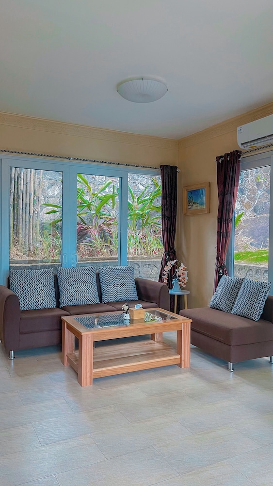 the hawks nest resort