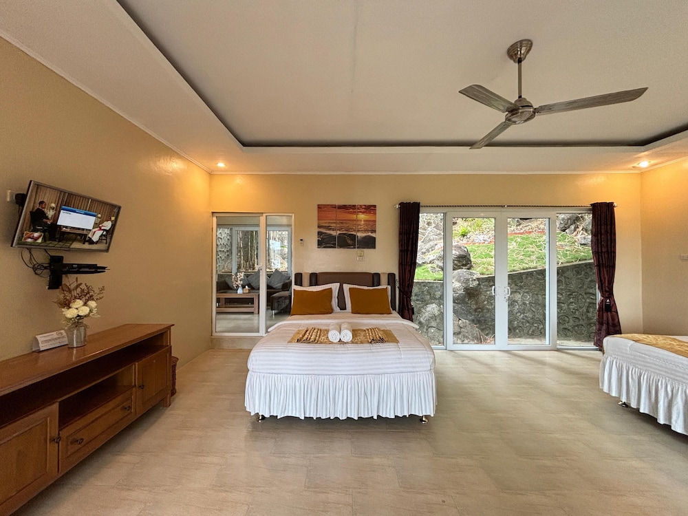 the hawks nest resort