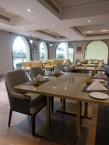 Belvedere Golf & Country Club,Sarkhej Gandhinagar Highway, Ahmedabad,5 star