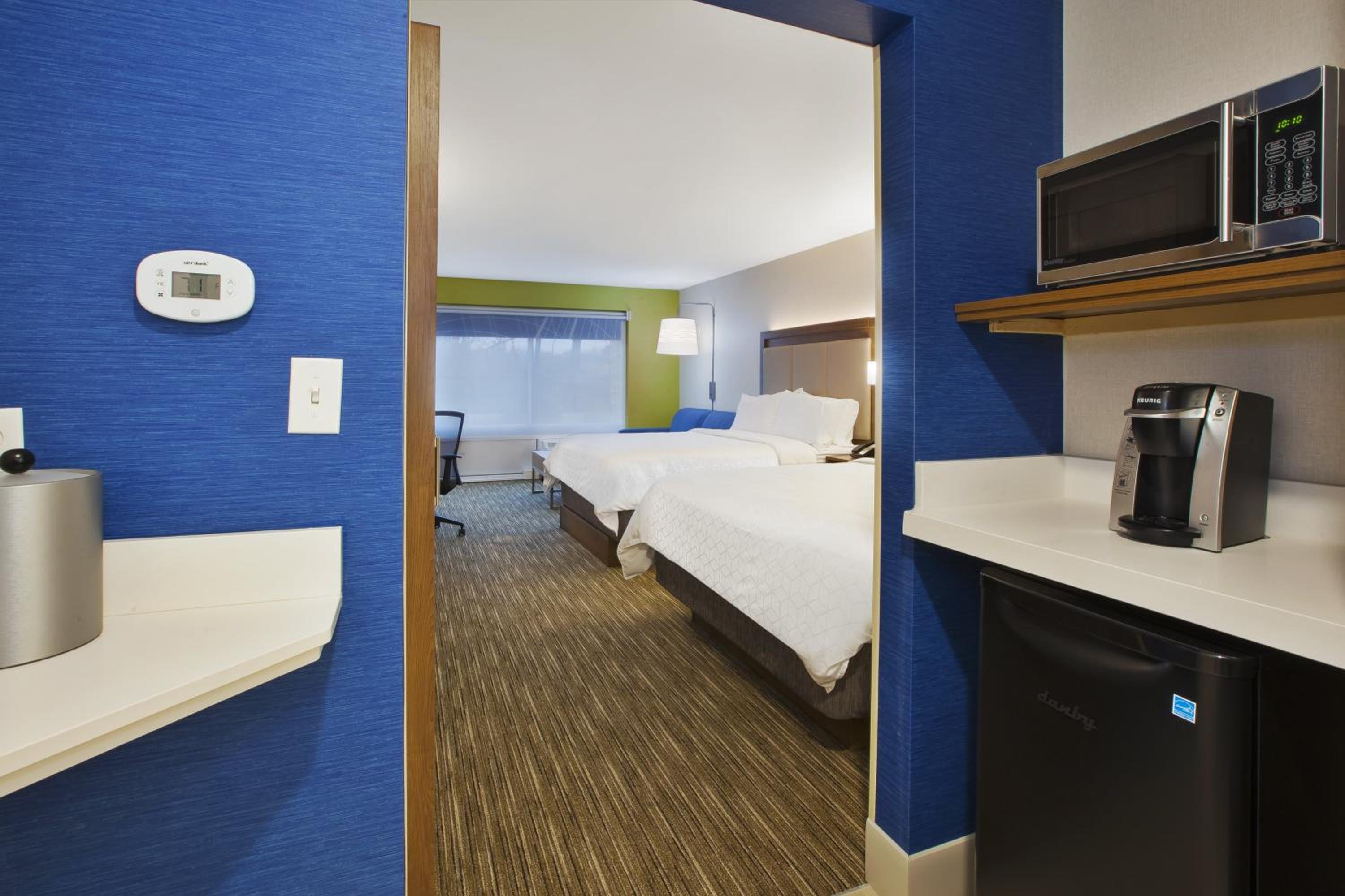 holiday inn express grand rapids airport north an ihg hotel
