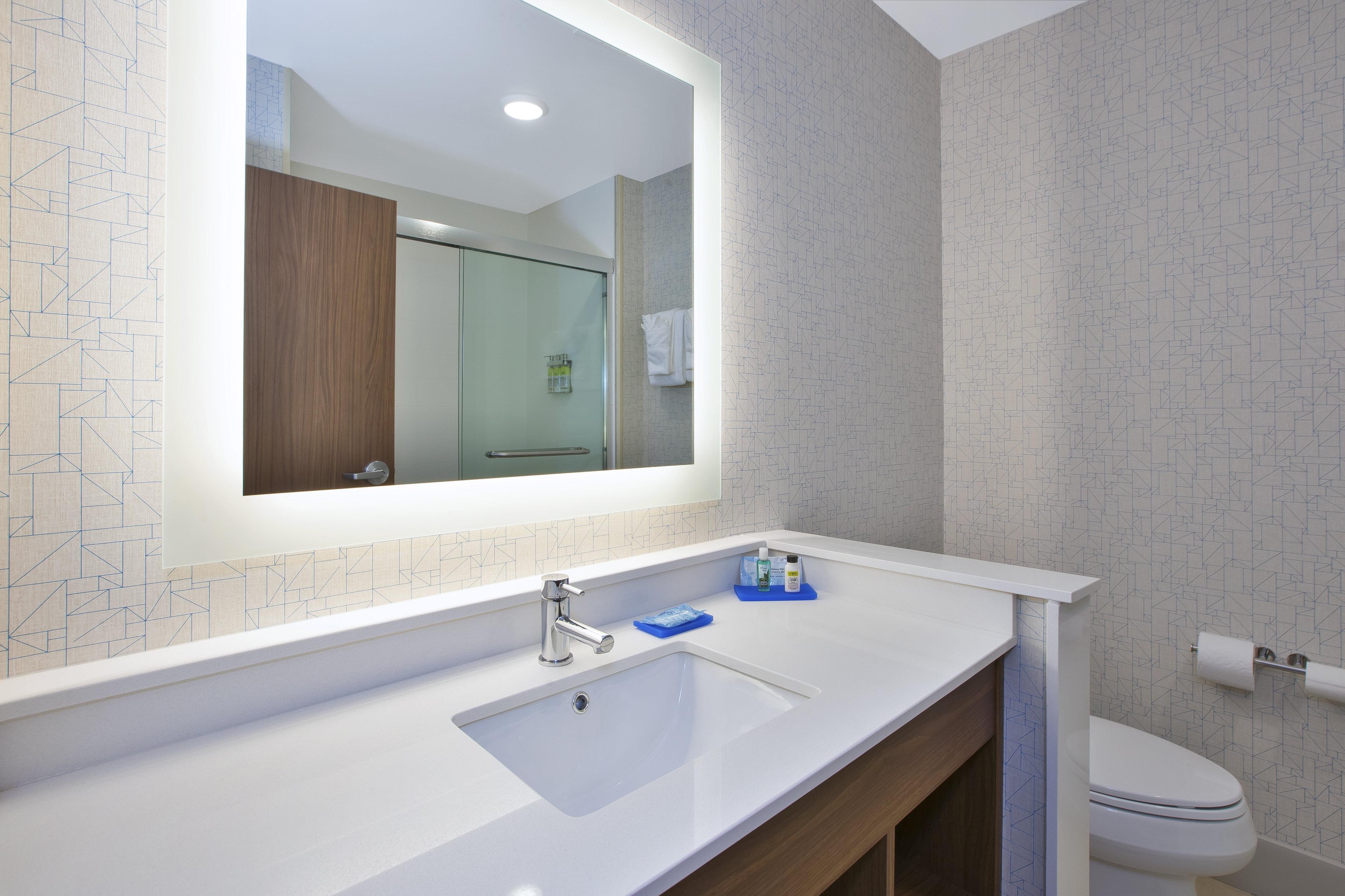 holiday inn express grand rapids airport north an ihg hotel