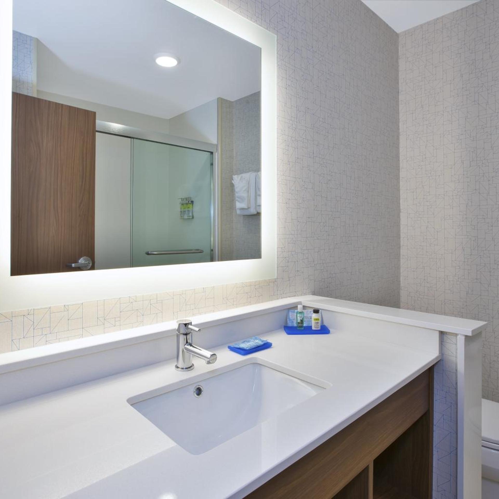 holiday inn express grand rapids airport north an ihg hotel