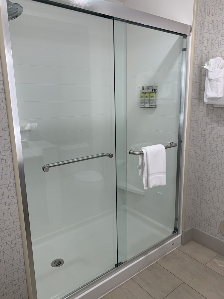 holiday inn express grand rapids airport north an ihg hotel