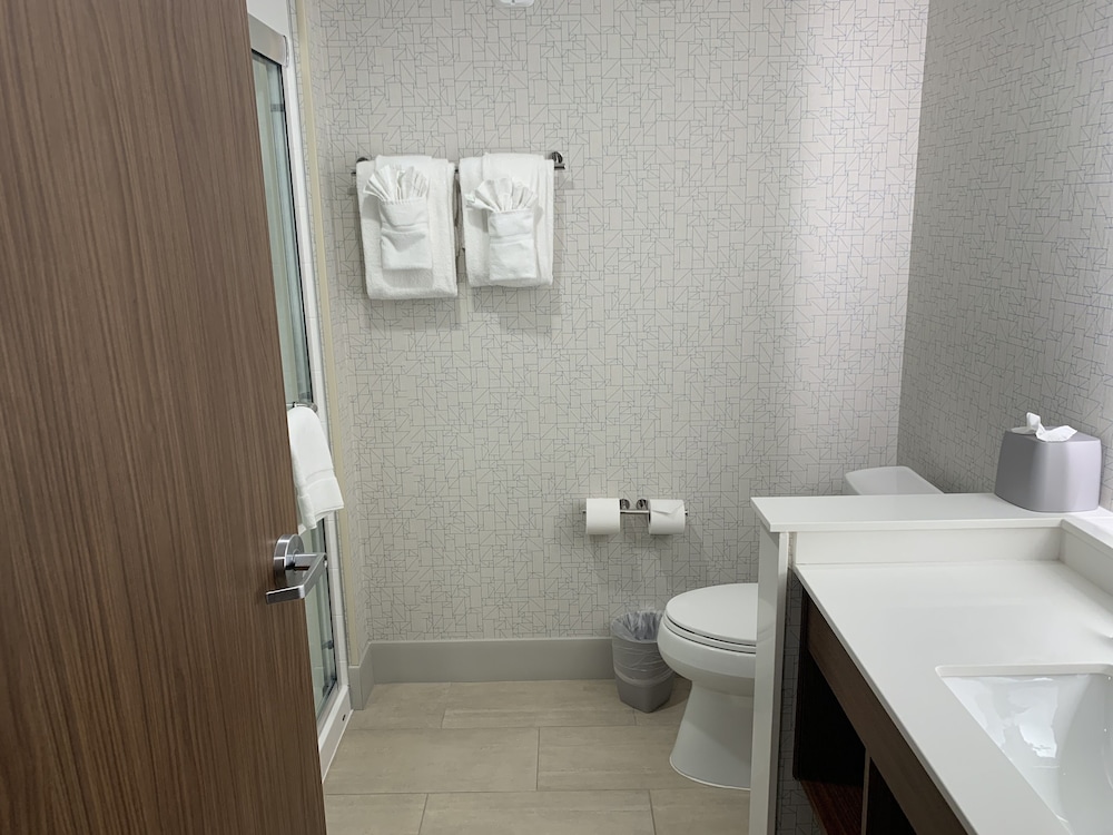 holiday inn express grand rapids airport north an ihg hotel