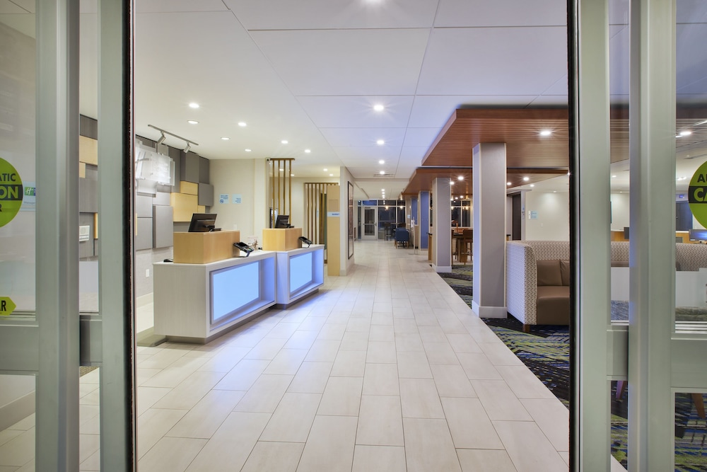 holiday inn express grand rapids airport north an ihg hotel