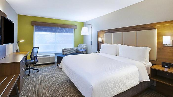 holiday inn express grand rapids airport north an ihg hotel
