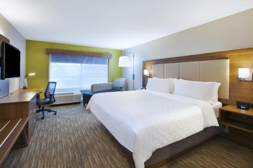 holiday inn express grand rapids airport north an ihg hotel