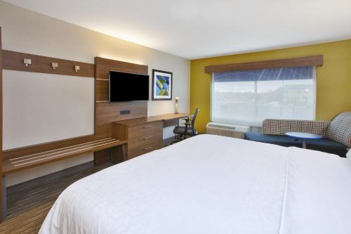 holiday inn express grand rapids airport north an ihg hotel