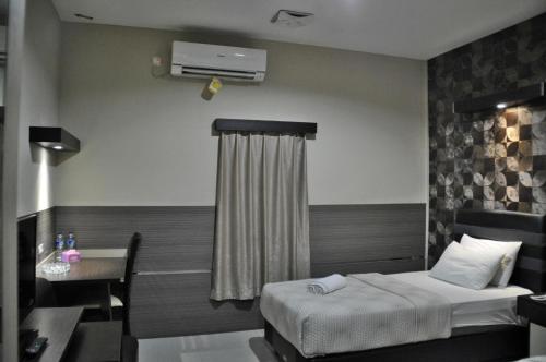 grand krakatau hotel serang