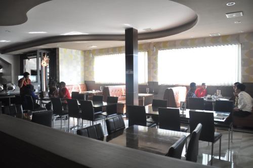 grand krakatau hotel serang